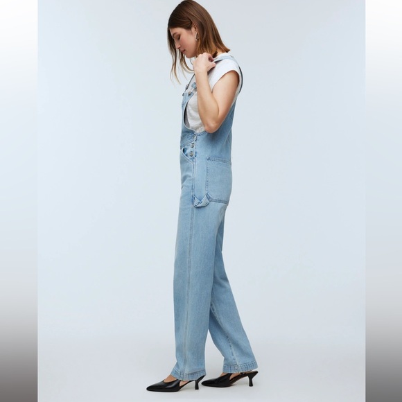 Madewell Tall Denim Oversized Carpenter Overalls in Collie Wash - Picture 4 of 5